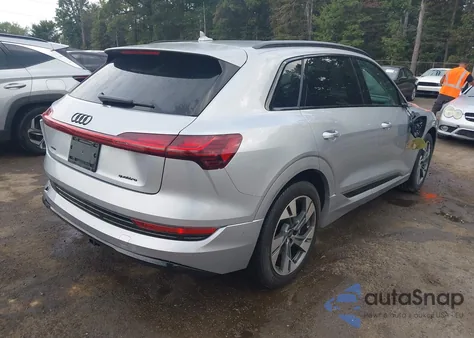 2022 Audi E-Tron Premium Quattro z USA, uszkodzony, nr VIN WA1AAAGE0NB045633